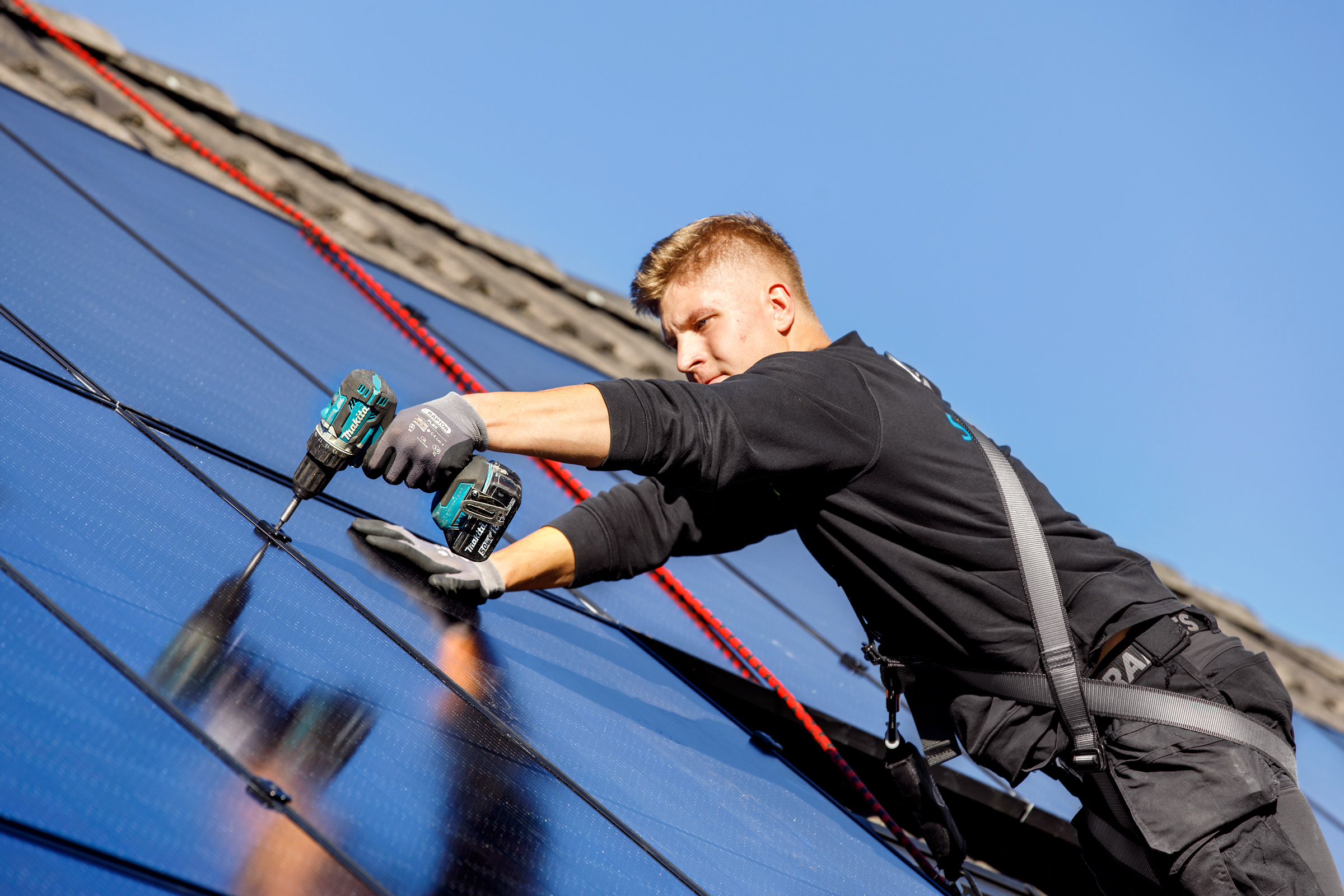 Installation av solceller på tegeltak